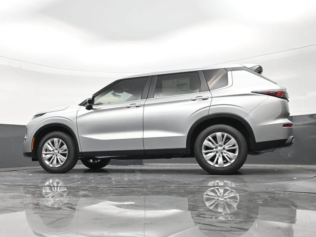 New 2026 Mitsubishi Outlander ES FWD image 20