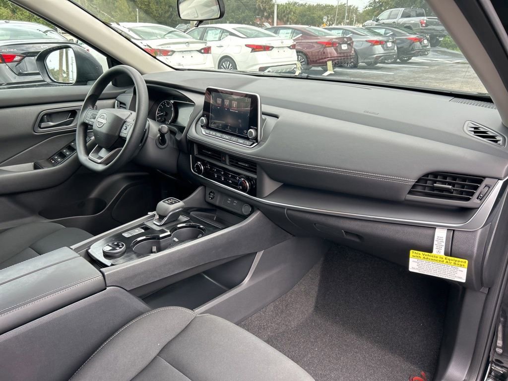 Used 2025 Nissan Rogue S AWD/4WD image 35