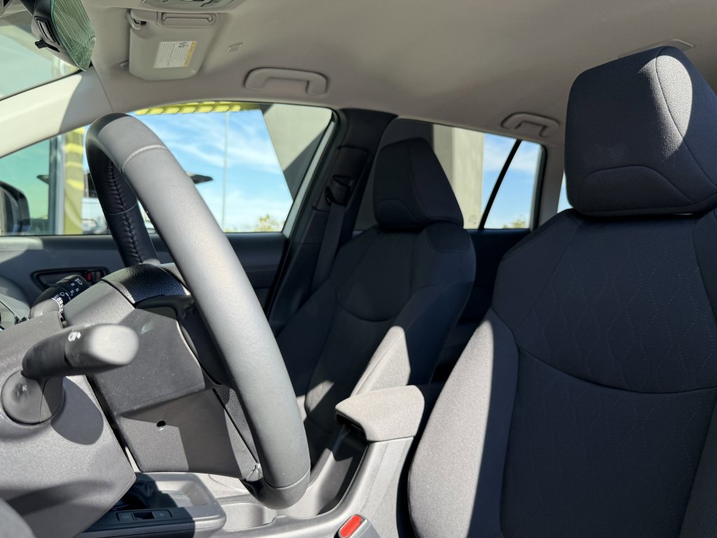 Used 2026 Toyota Corolla Cross LE image 31