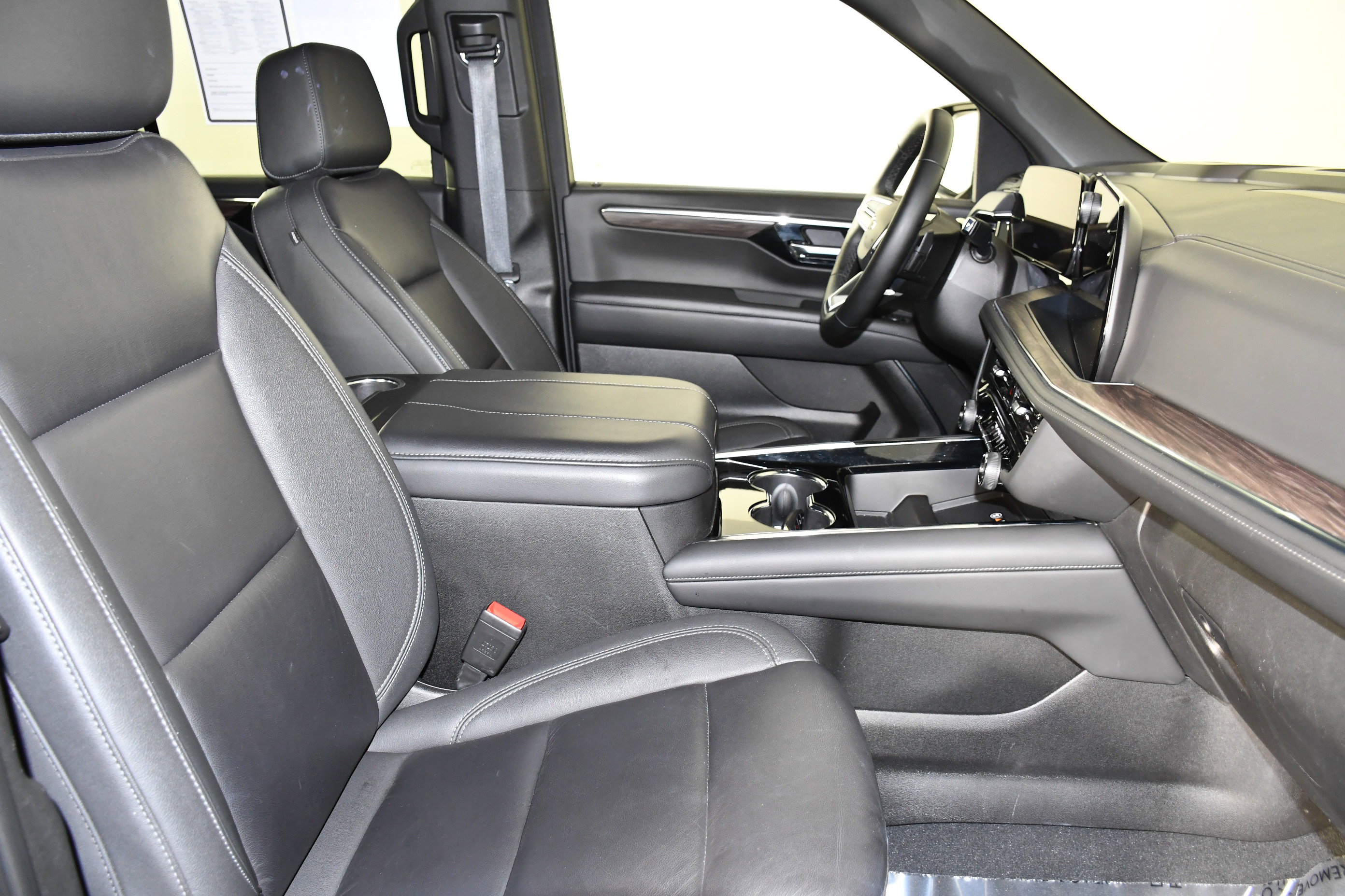 Used 2025 Chevrolet Tahoe Z71 AWD/4WD image 44