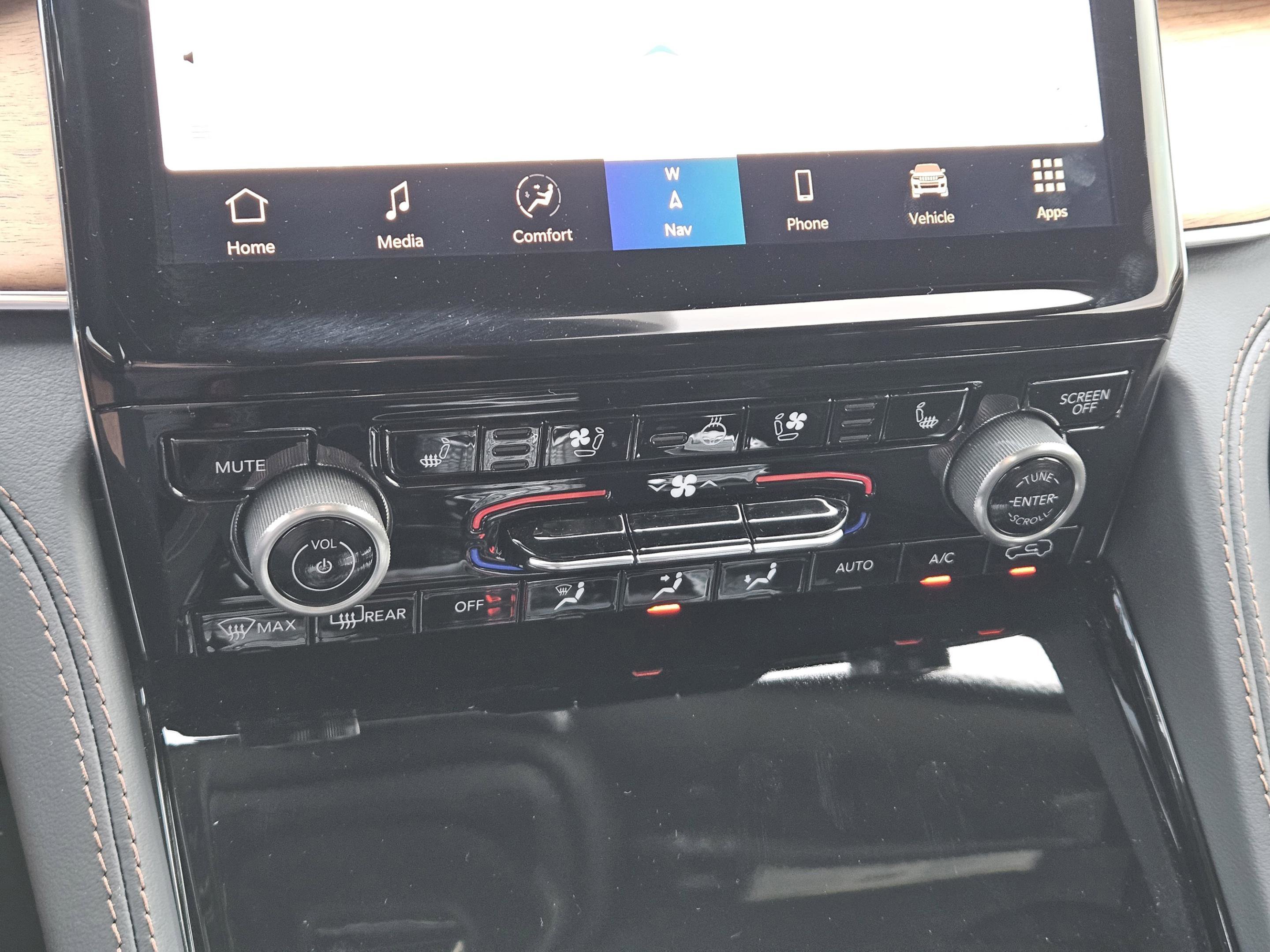 Used 2025 Jeep Grand Cherokee Summit AWD/4WD image 17