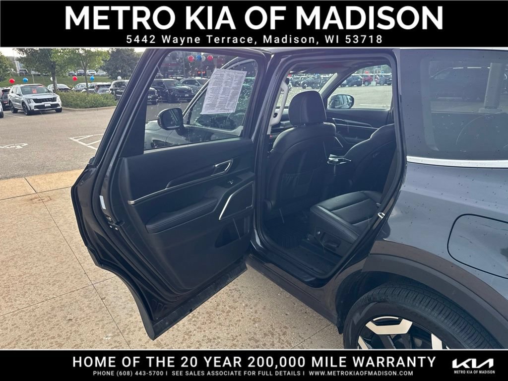 Used 2025 Kia Telluride S AWD/4WD image 28
