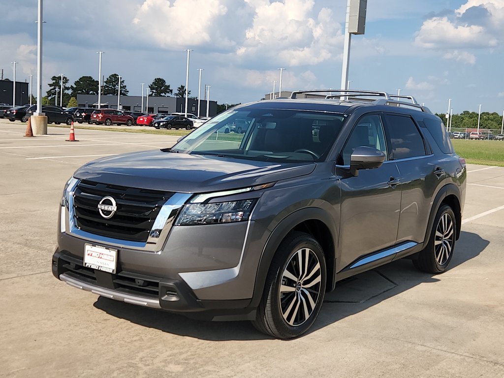 Used 2025 Nissan Pathfinder Platinum w/ Cargo Package FWD image 9