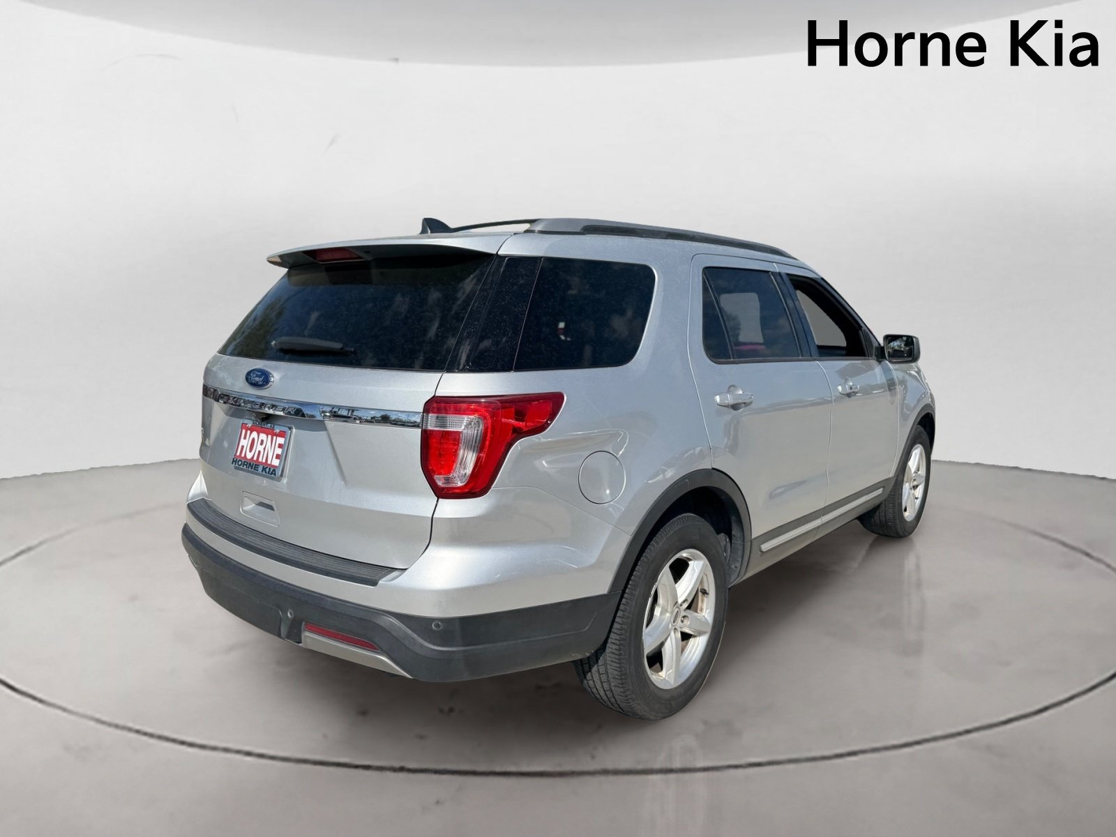 Used 2019 Ford Explorer XLT w/ Class III Trailer Tow Package FWD image 4