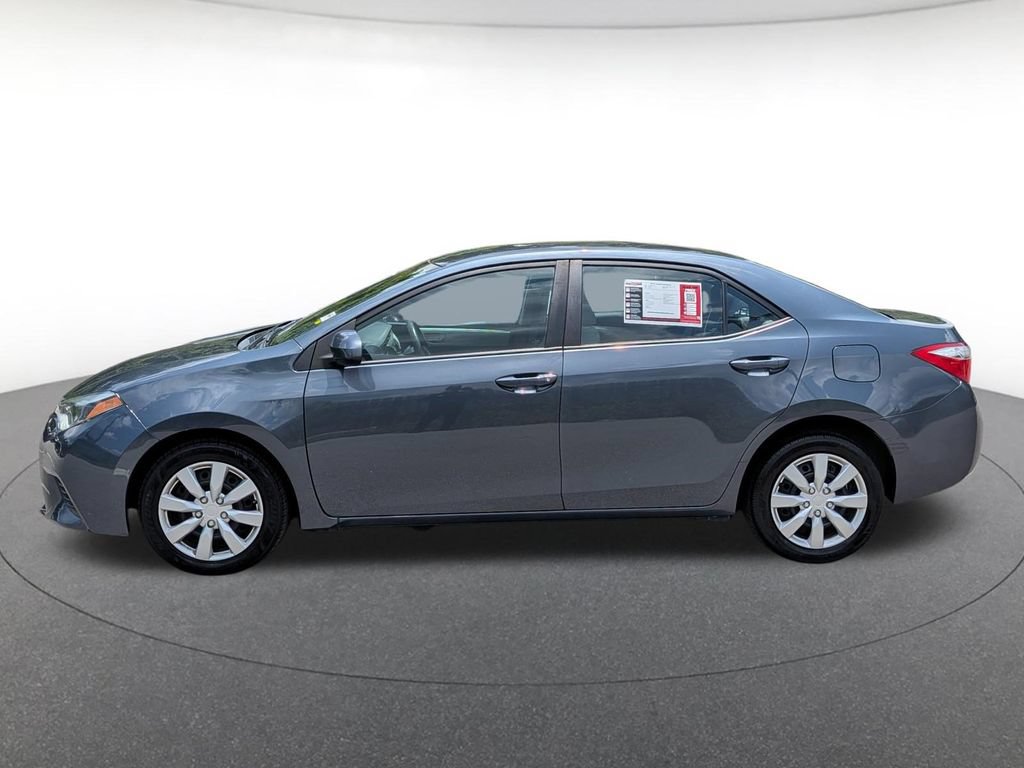 Used 2015 Toyota Corolla LE FWD image 2