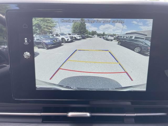 Used 2024 Kia Carnival EX FWD image 4