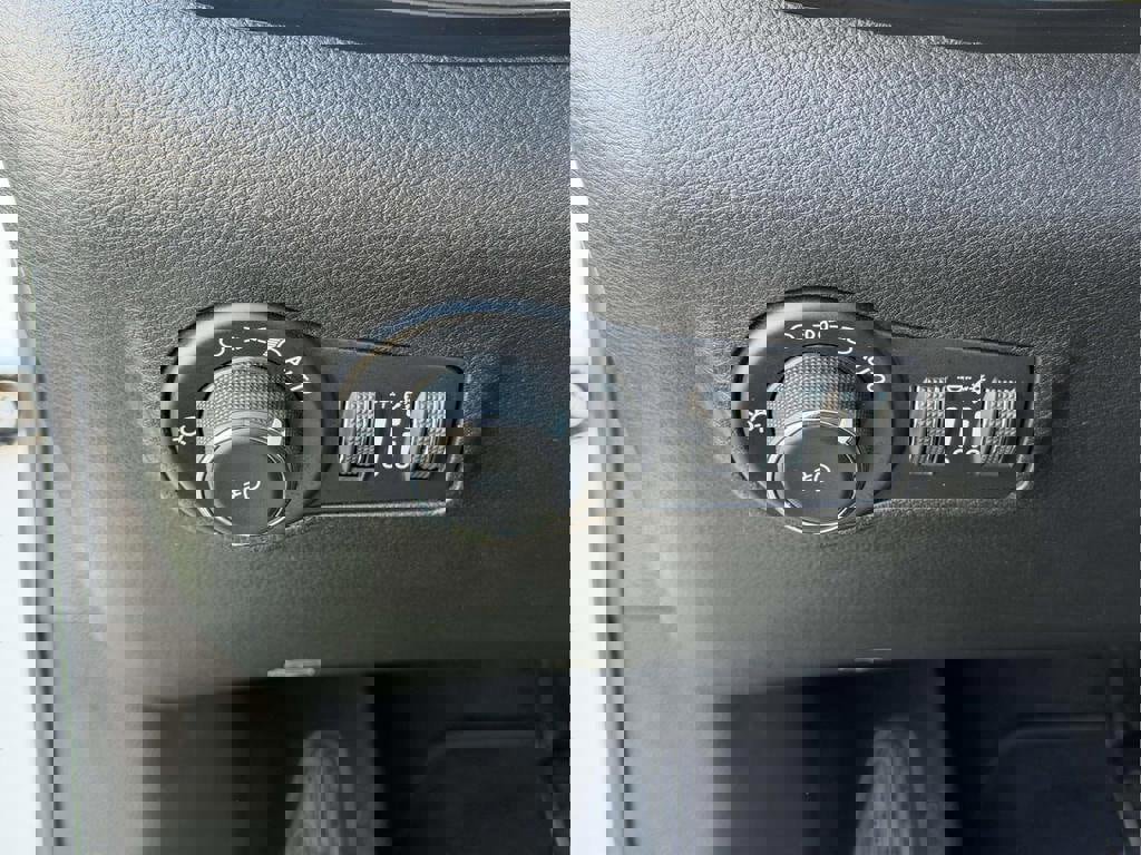 Used 2022 Jeep Compass Limited image 18