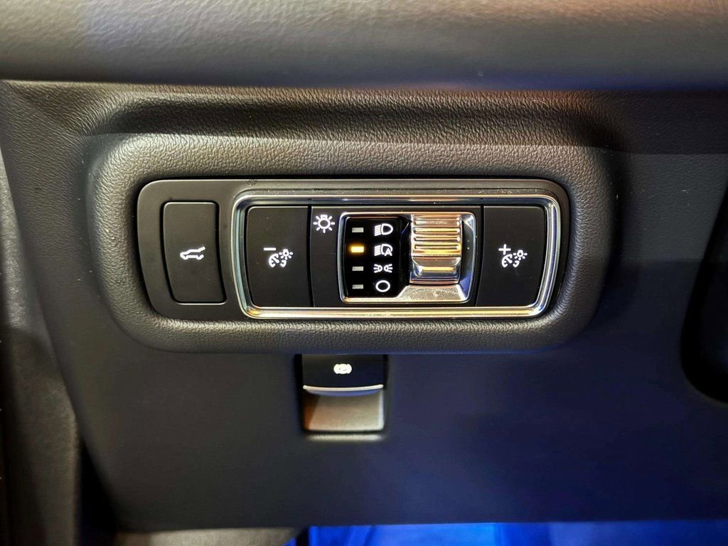 Certified 2024 Lincoln Nautilus Reserve w/ Jet Appearance Package (87T) AWD/4WD image 10