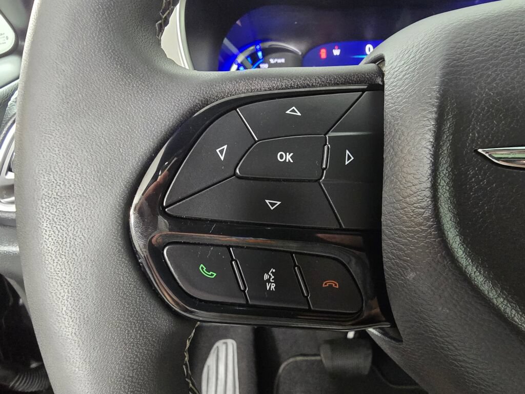 Used 2023 Chrysler Pacifica Limited w/ Uconnect Theater Family Group FWD image 26