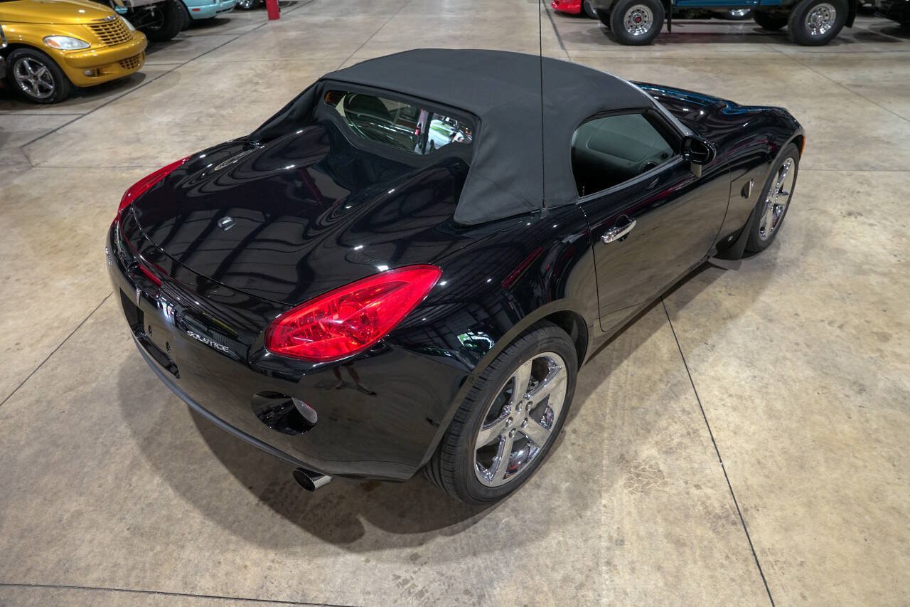Used 2006 Pontiac Solstice Convertible w/ Premium Package RWD image 31