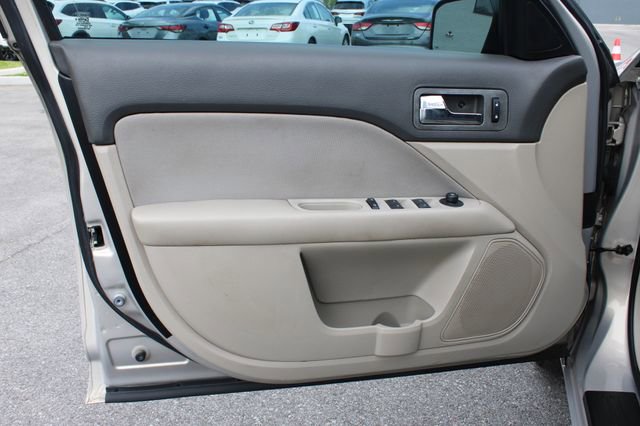 Used 2010 Ford Fusion SE FWD image 10