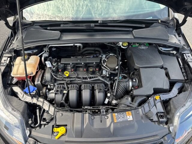 Used 2014 Ford Focus Titanium FWD image 19