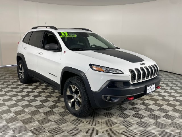 Used 2017 Jeep Cherokee Trailhawk AWD/4WD image 16