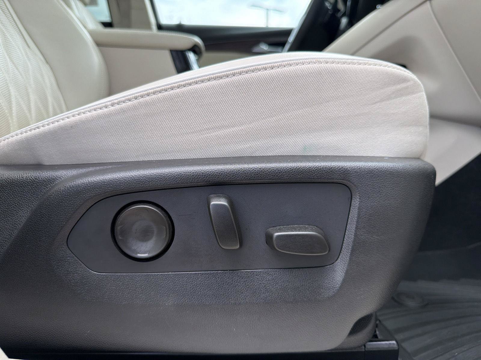 Used 2021 Buick Envision Avenir AWD/4WD image 40