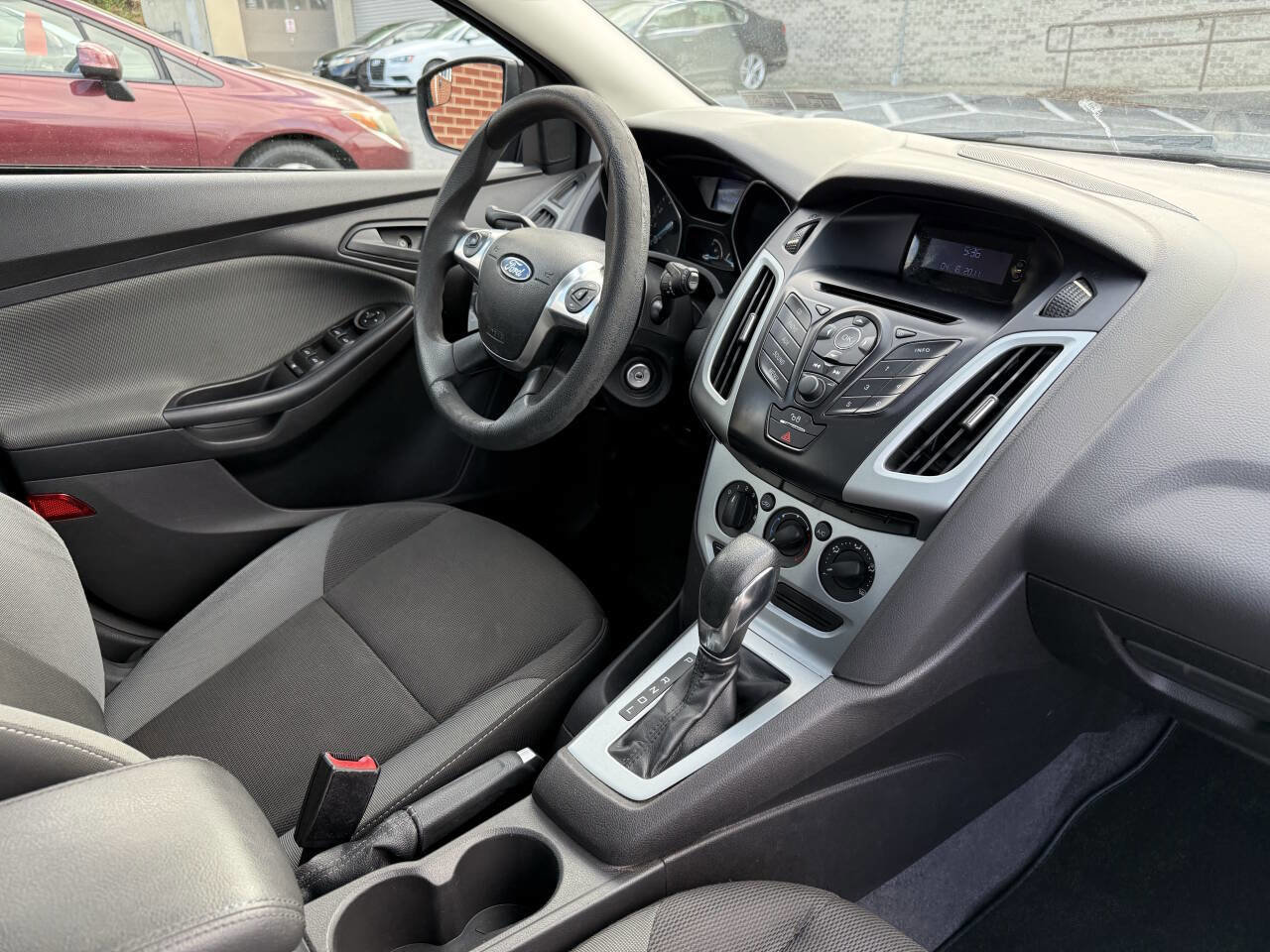 Used 2012 Ford Focus SE w/ SE Winter Pkg image 23