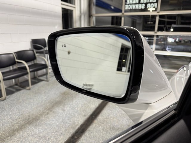 Used 2021 Buick Enclave Essence image 27