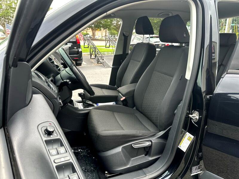 Used 2013 Volkswagen Tiguan S image 33