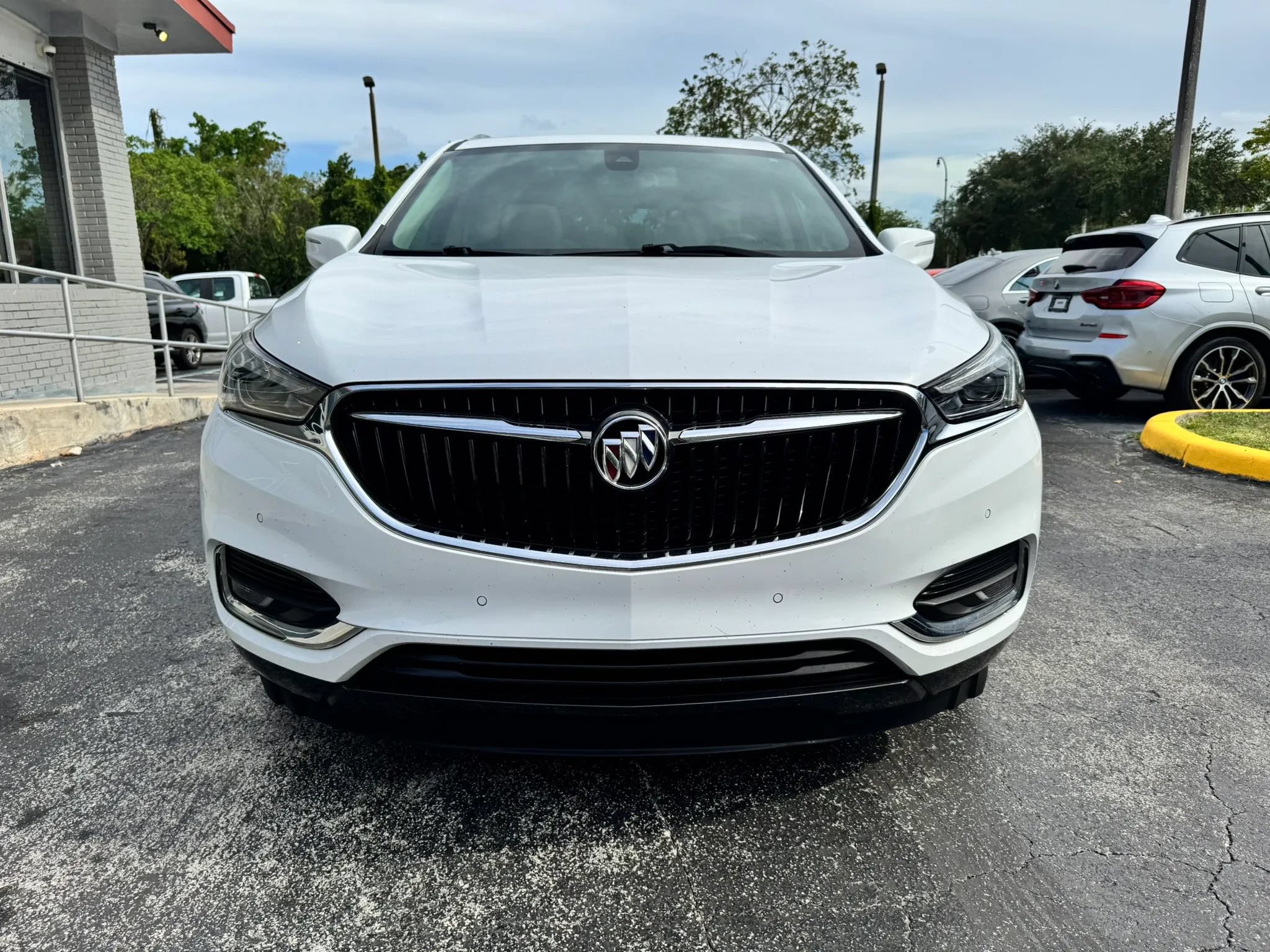 Used 2019 Buick Enclave Premium w/ Experience Buick Package FWD image 3