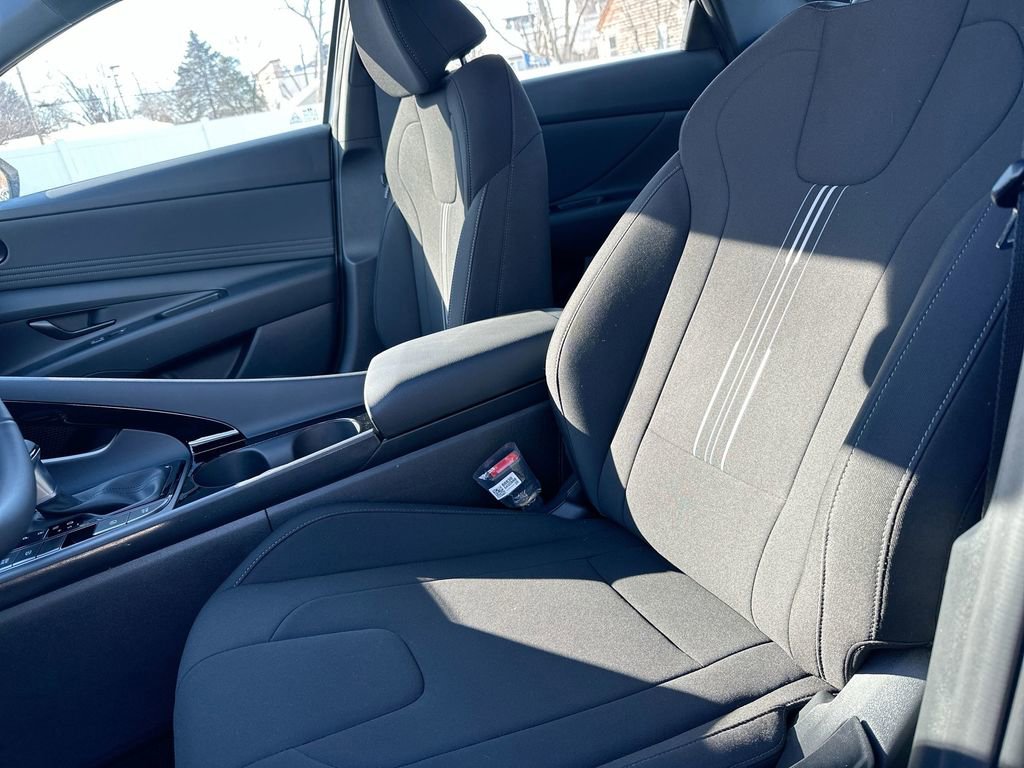 New 2025 Hyundai Elantra SEL image 30