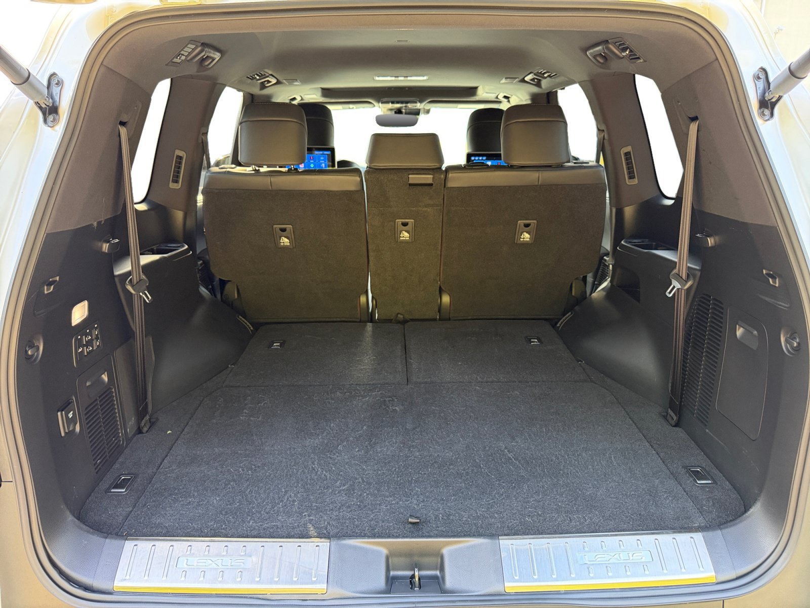 Used 2024 Lexus LX 600 4WD w/ Appearance Package image 25