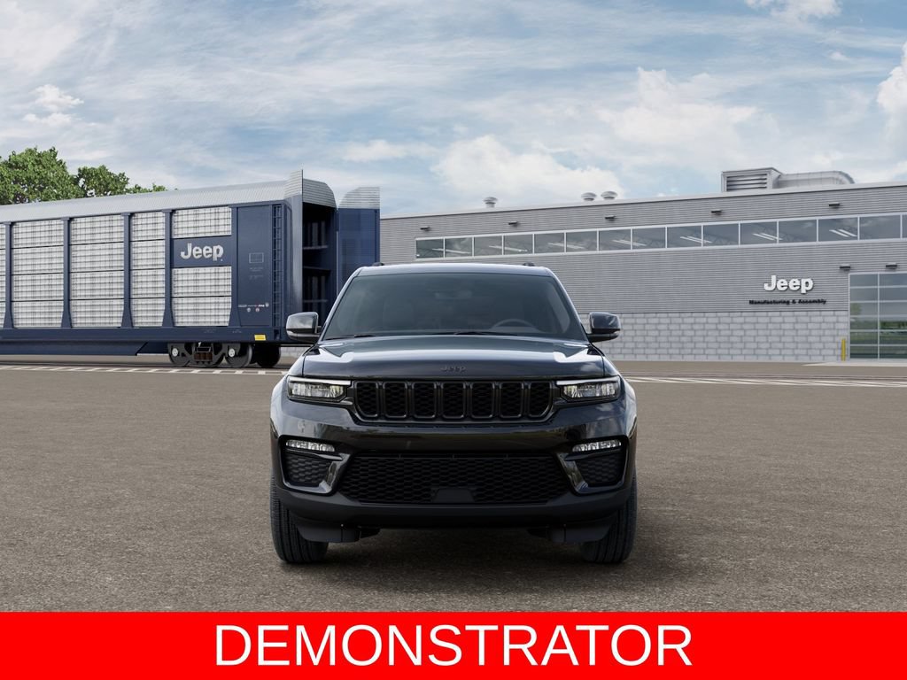 New 2025 Jeep Grand Cherokee Limited w/ Black Appearance Package AWD/4WD image 6