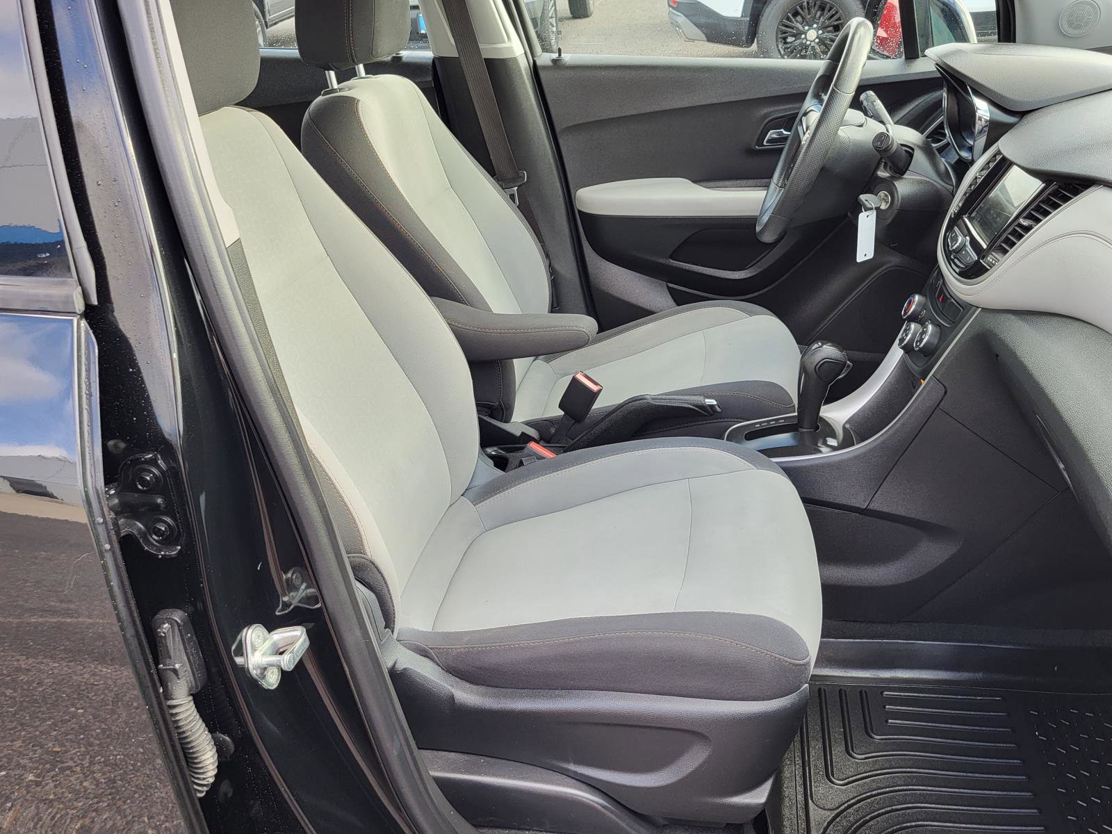 Used 2018 Chevrolet Trax LS w/ LPO, Cargo Package FWD image 10