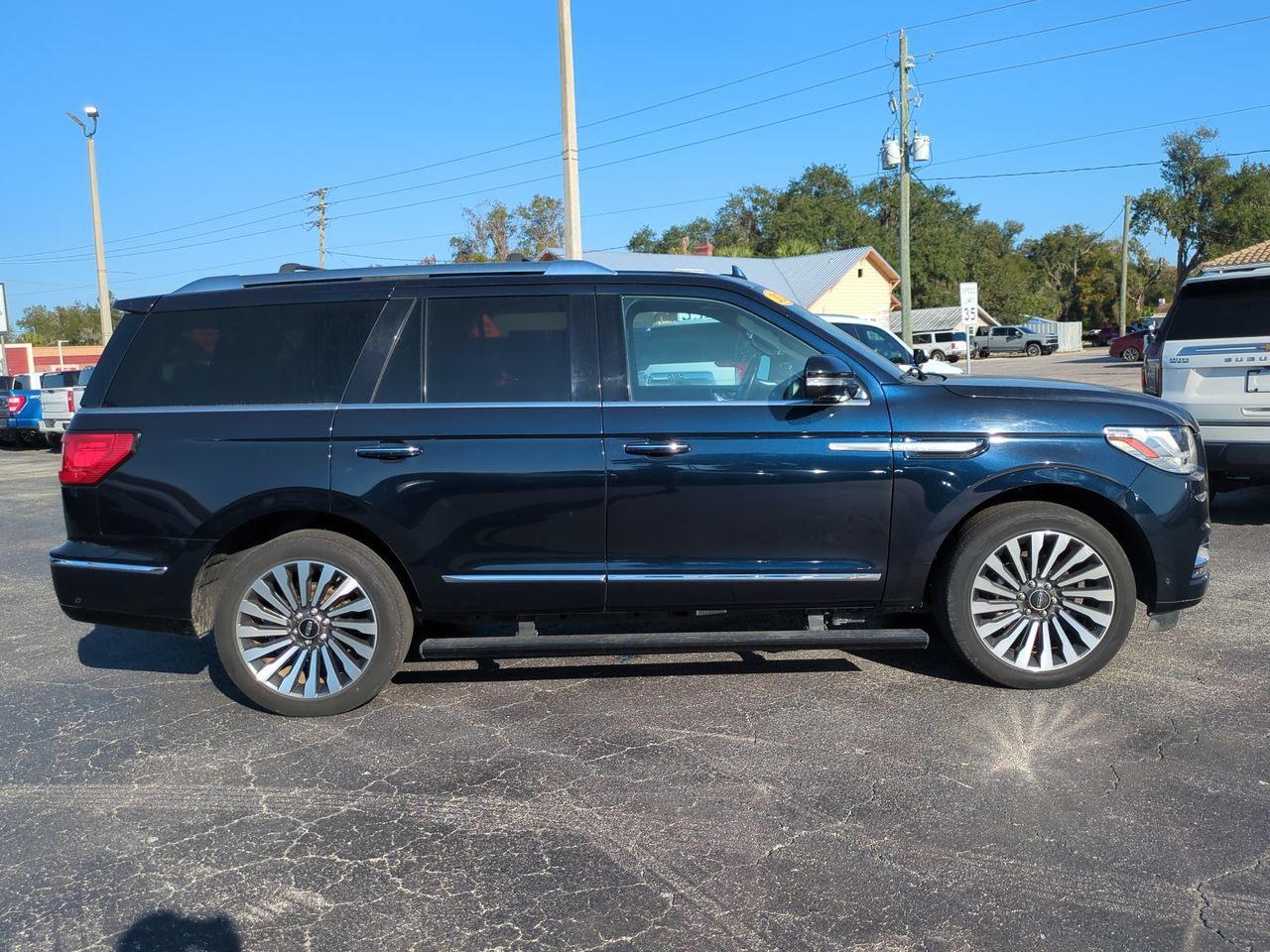 Used 2021 Lincoln Navigator Reserve w/ Luxury Package RWD image 3