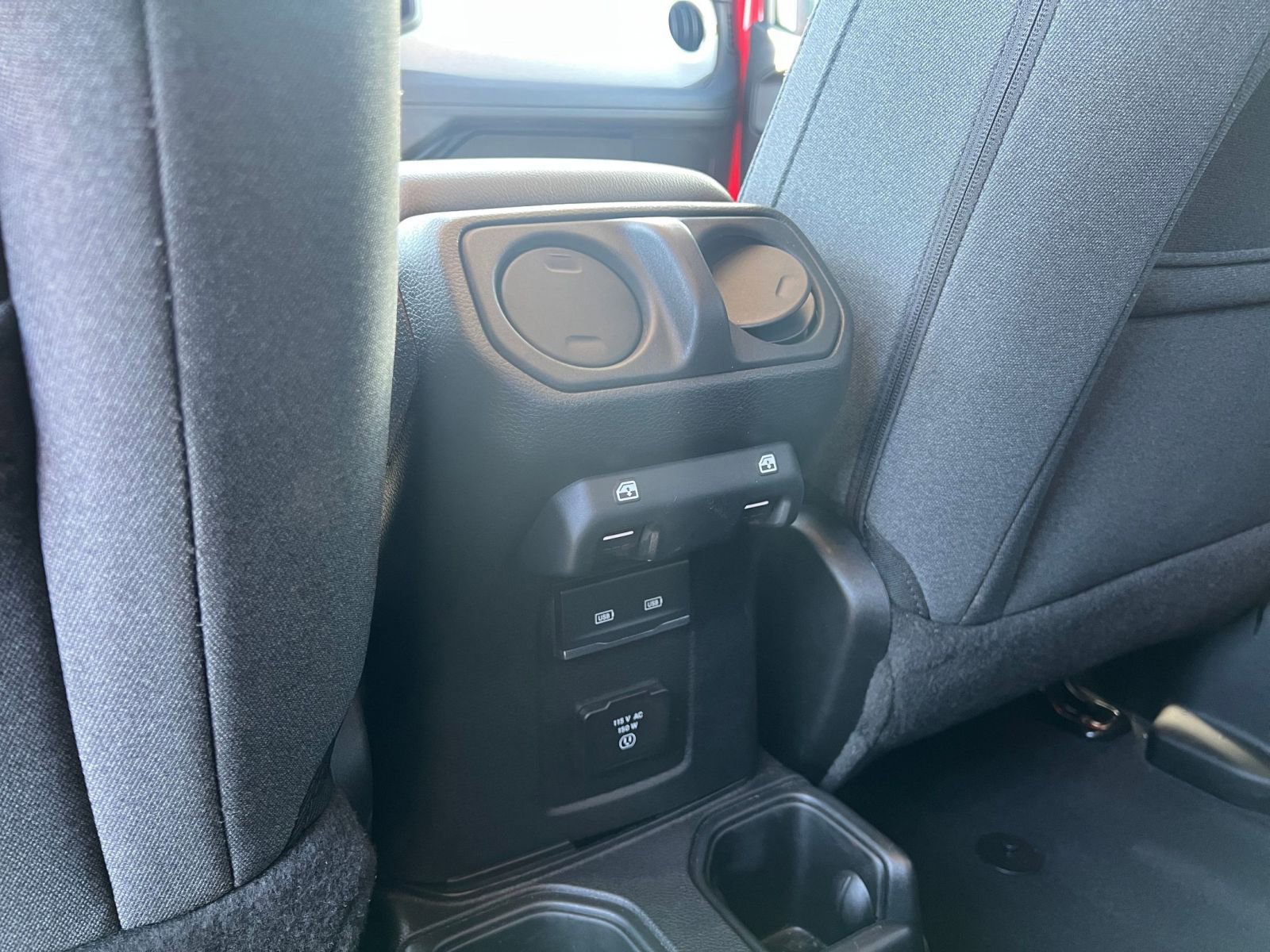Used 2025 Jeep Wrangler Sahara image 24