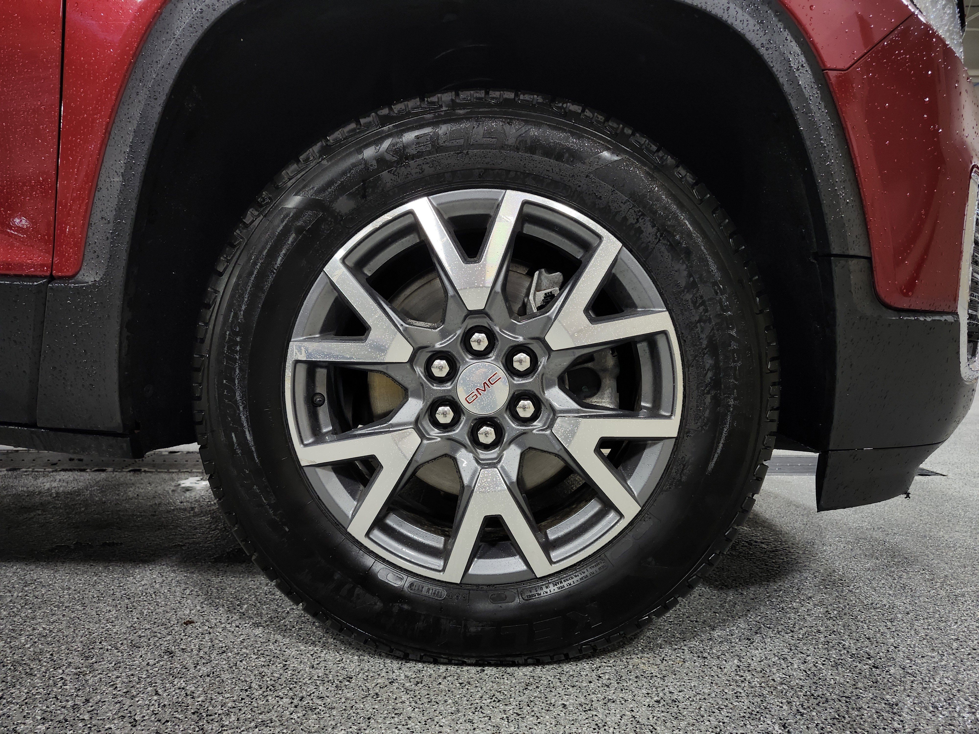 Used 2023 GMC Acadia SLT image 28