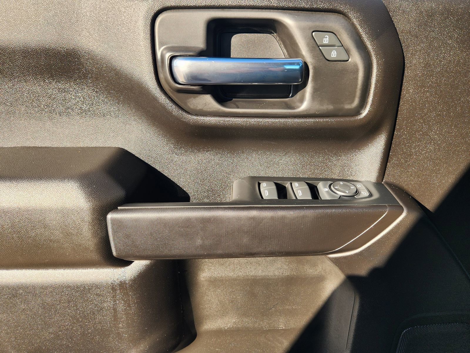 Used 2024 Chevrolet Silverado 1500 Custom w/ Dark Appearance Package image 25