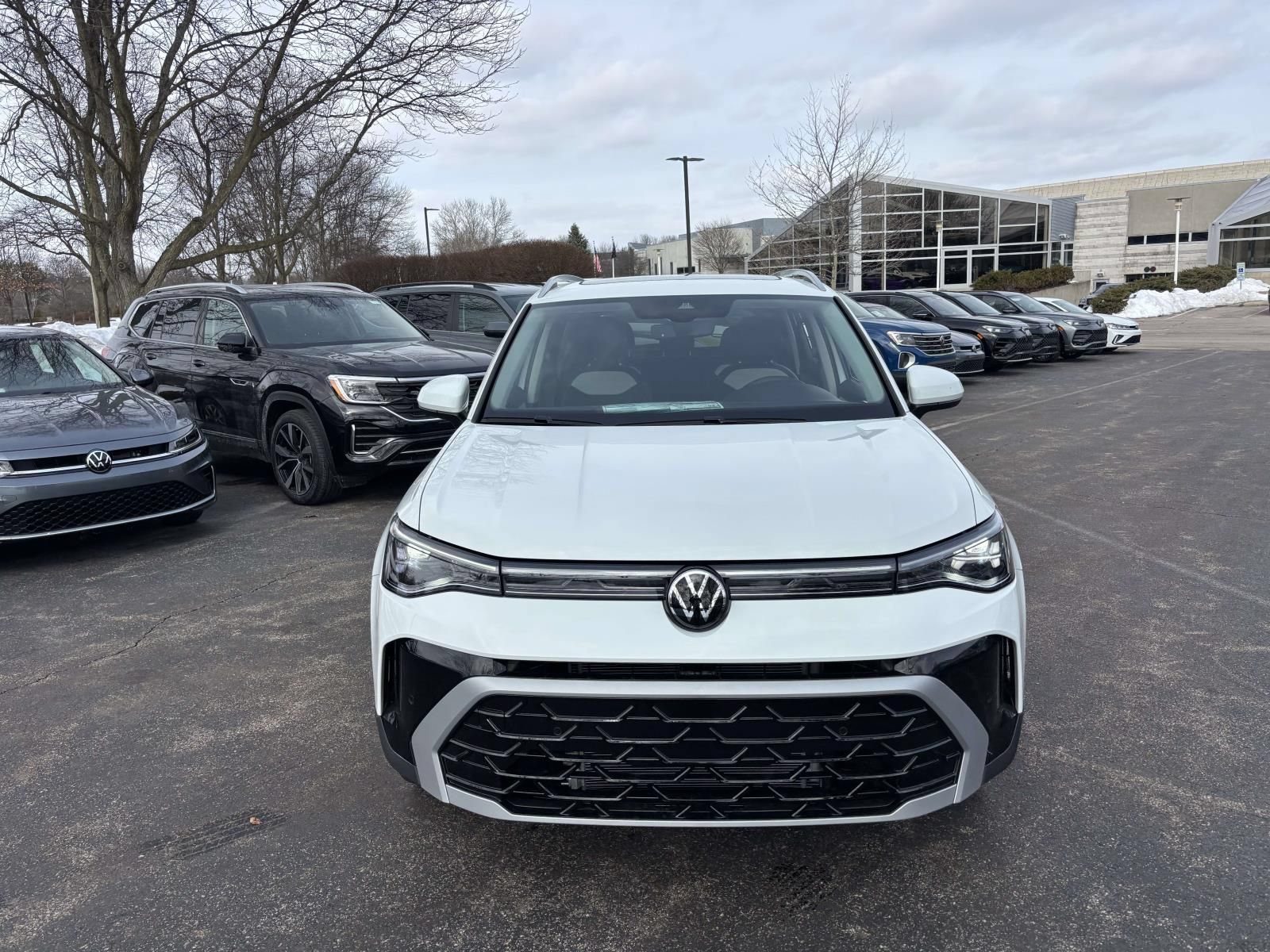New 2026 Volkswagen Taos SEL AWD/4WD image 2
