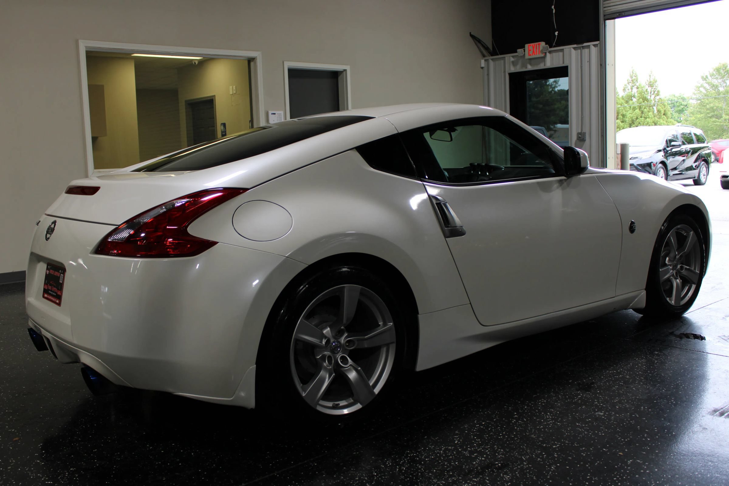 Used 2011 Nissan 370Z Coupe RWD image 3