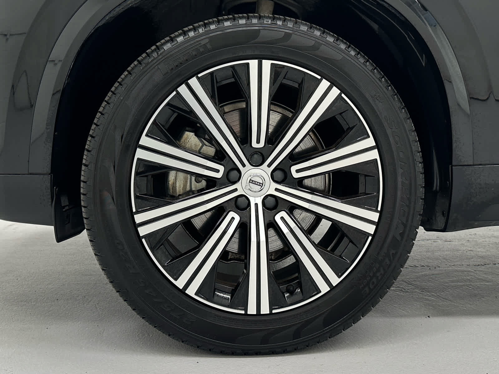 Used 2023 Volvo XC90 B6 Core w/ Protection Package Premier AWD/4WD image 9