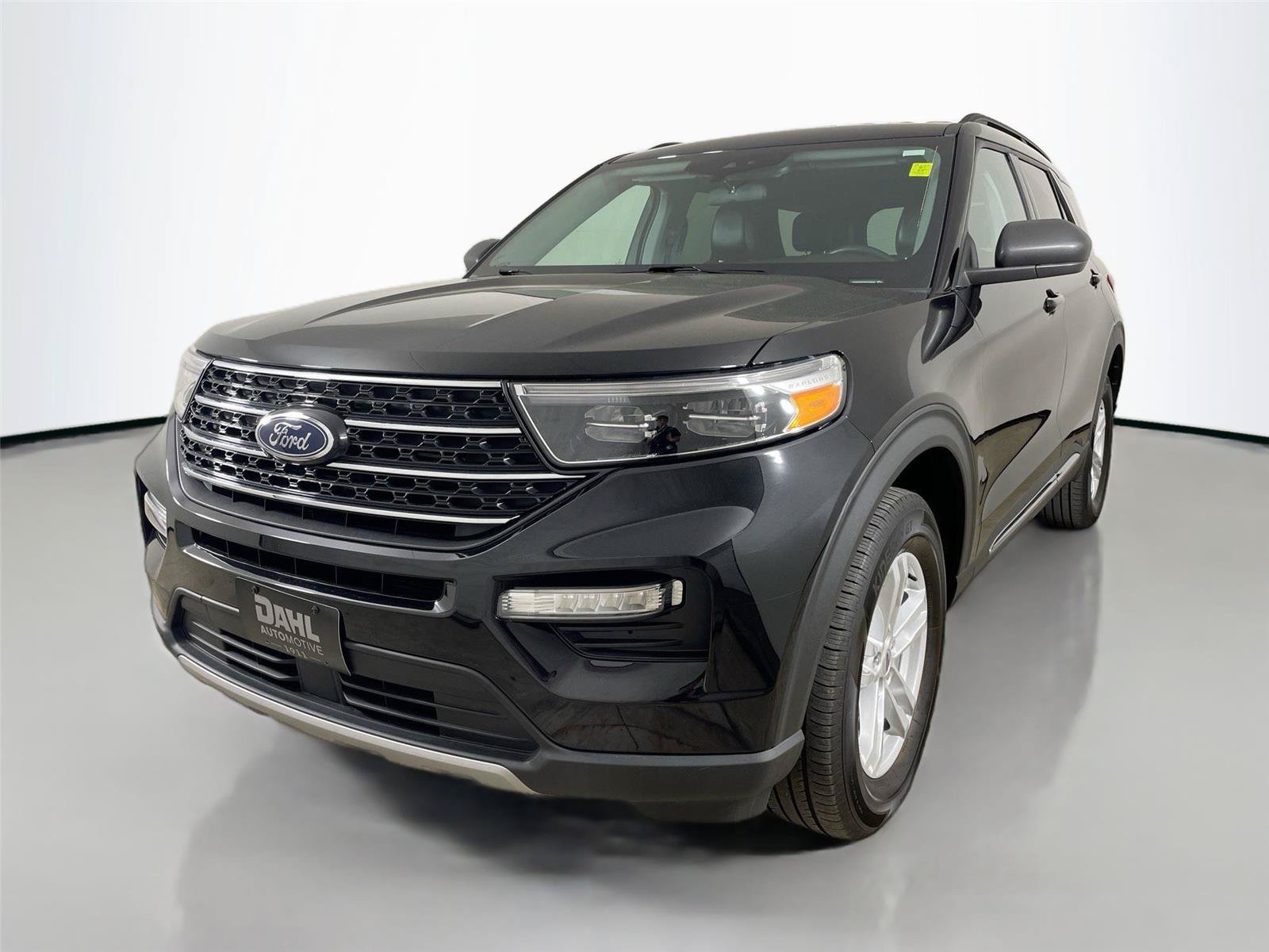 Used 2024 Ford Explorer XLT w/ Equipment Group 202A AWD/4WD image 4