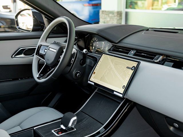 New 2026 Land Rover Range Rover Velar Dynamic SE image 30