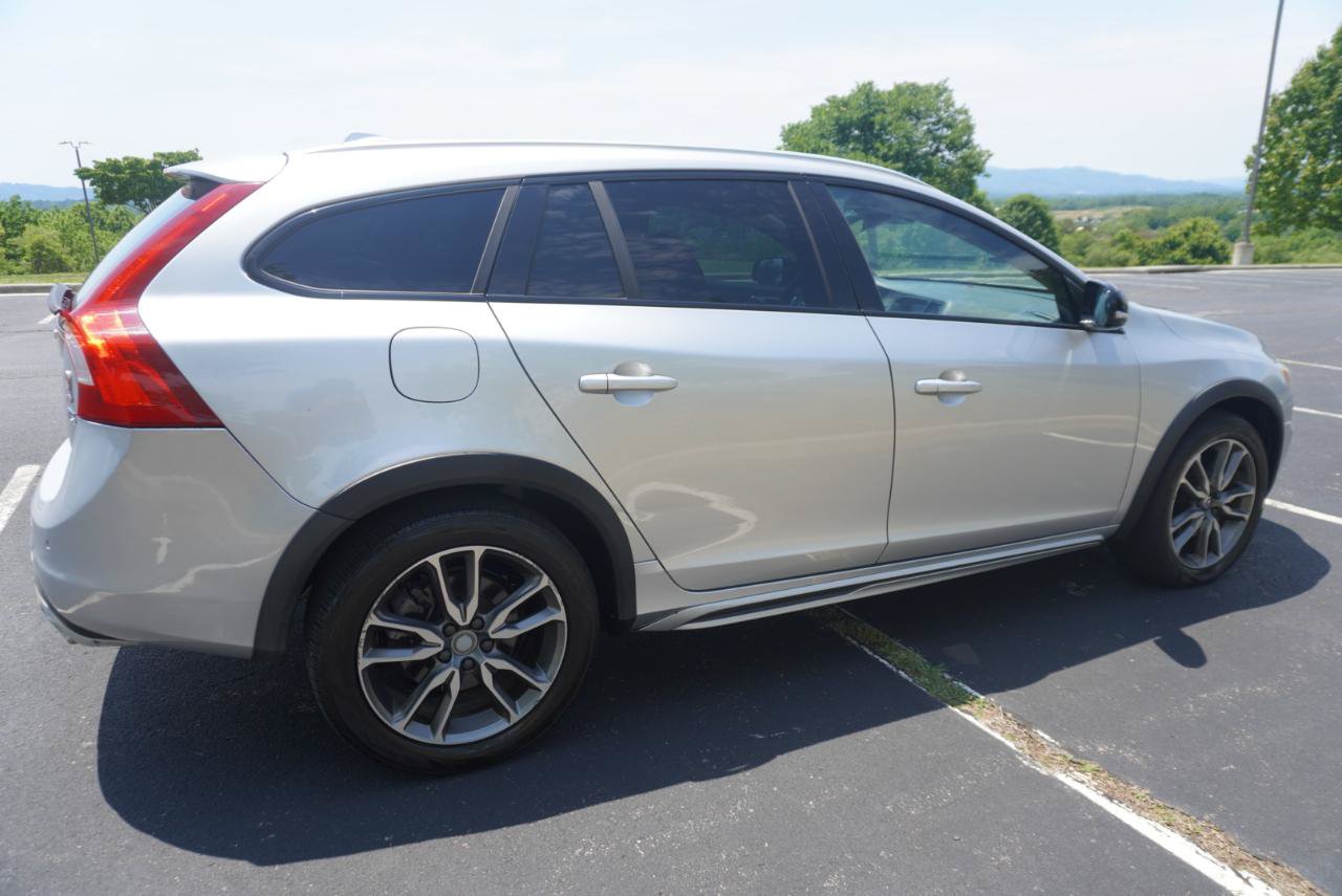 Used 2018 Volvo V60 T5 Cross Country w/ Convenience Package AWD/4WD image 10
