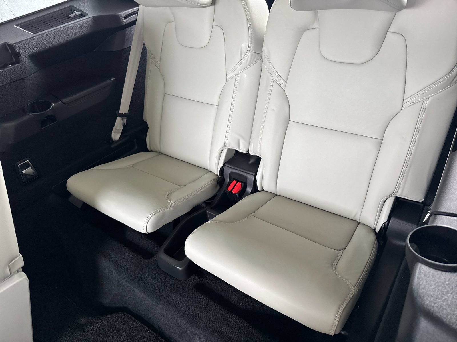 Certified 2023 Volvo XC90 T8 Ultimate AWD/4WD image 19