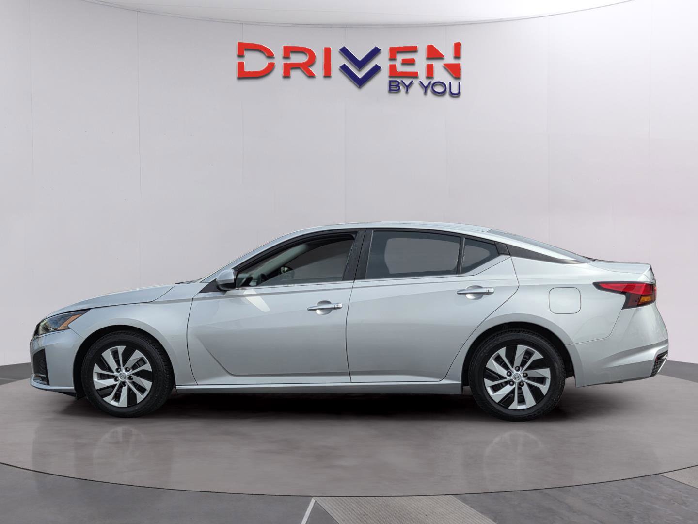 Used 2023 Nissan Altima 2.5 S image 2