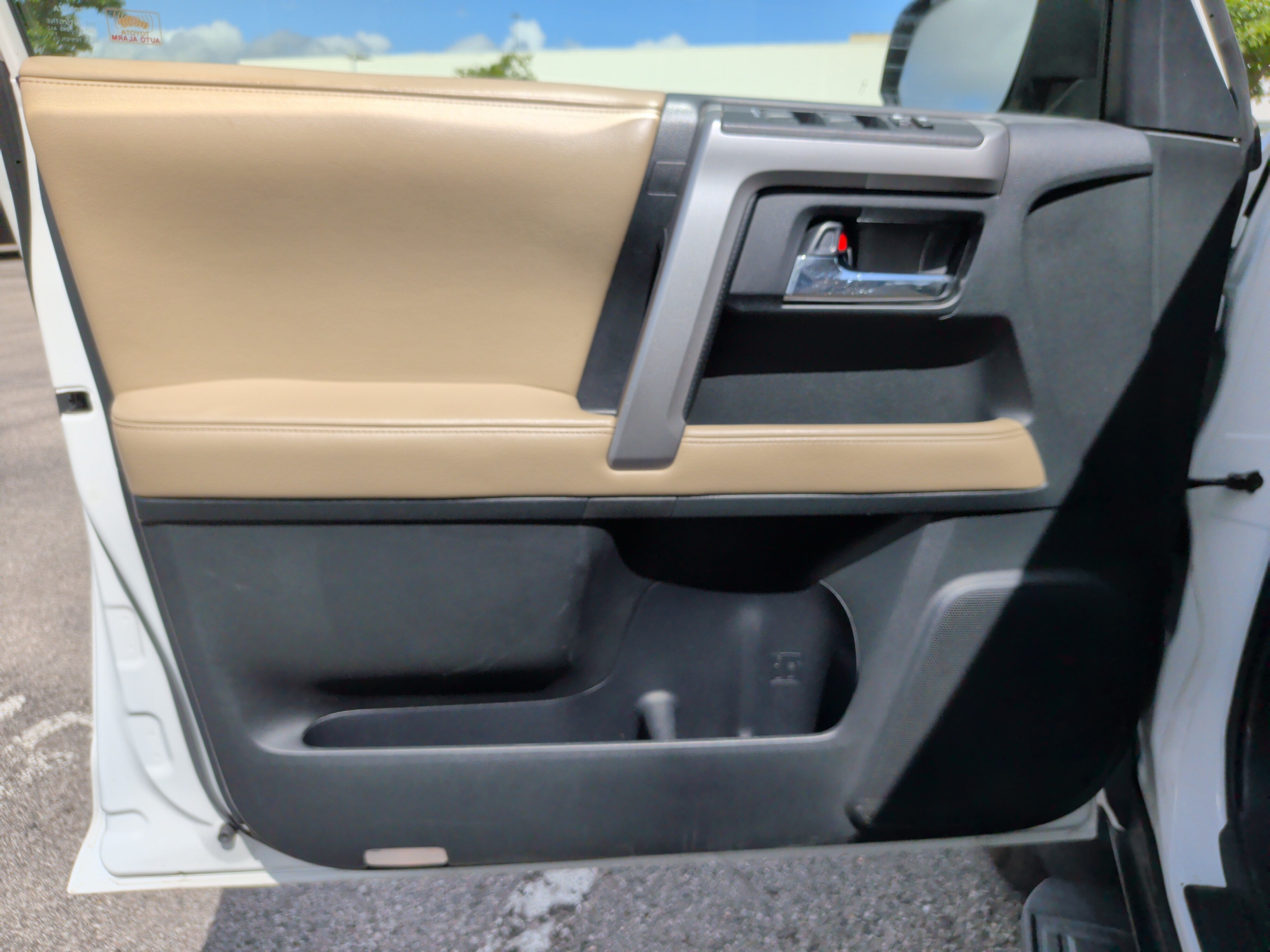 Used 2015 Toyota 4Runner SR5 AWD/4WD image 25
