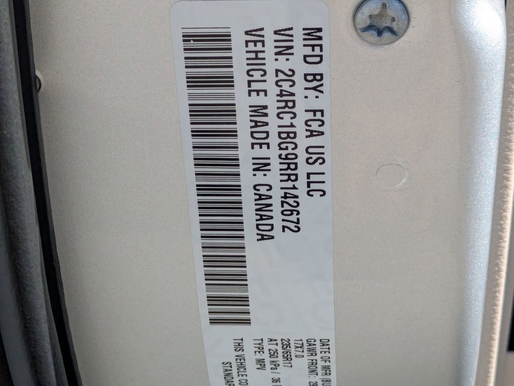 Used 2024 Chrysler Pacifica Touring-L image 32