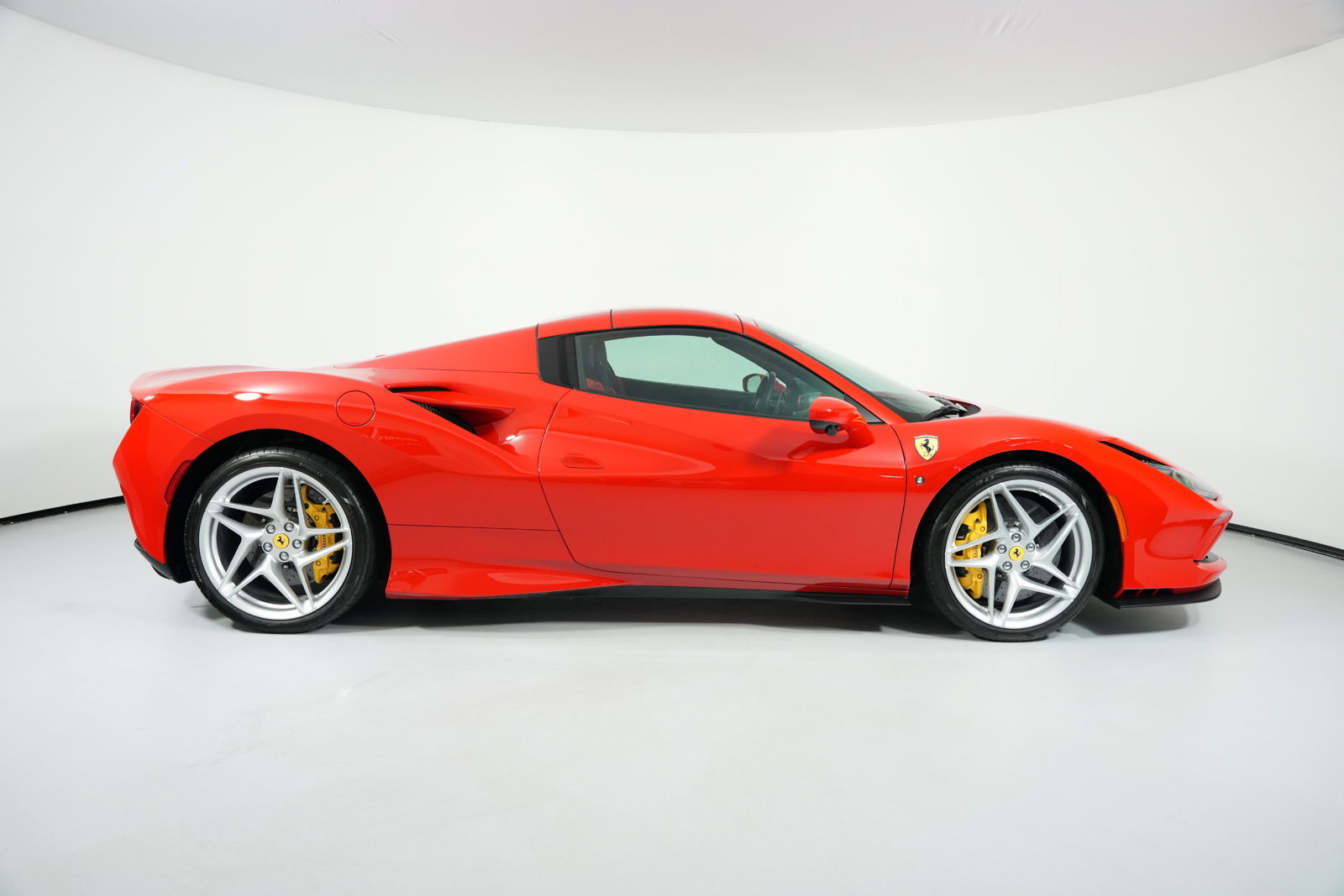 Used 2022 Ferrari F8 Spider RWD image 16