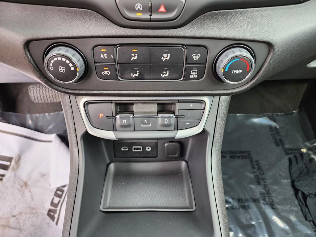 Used 2024 GMC Terrain SLE image 23