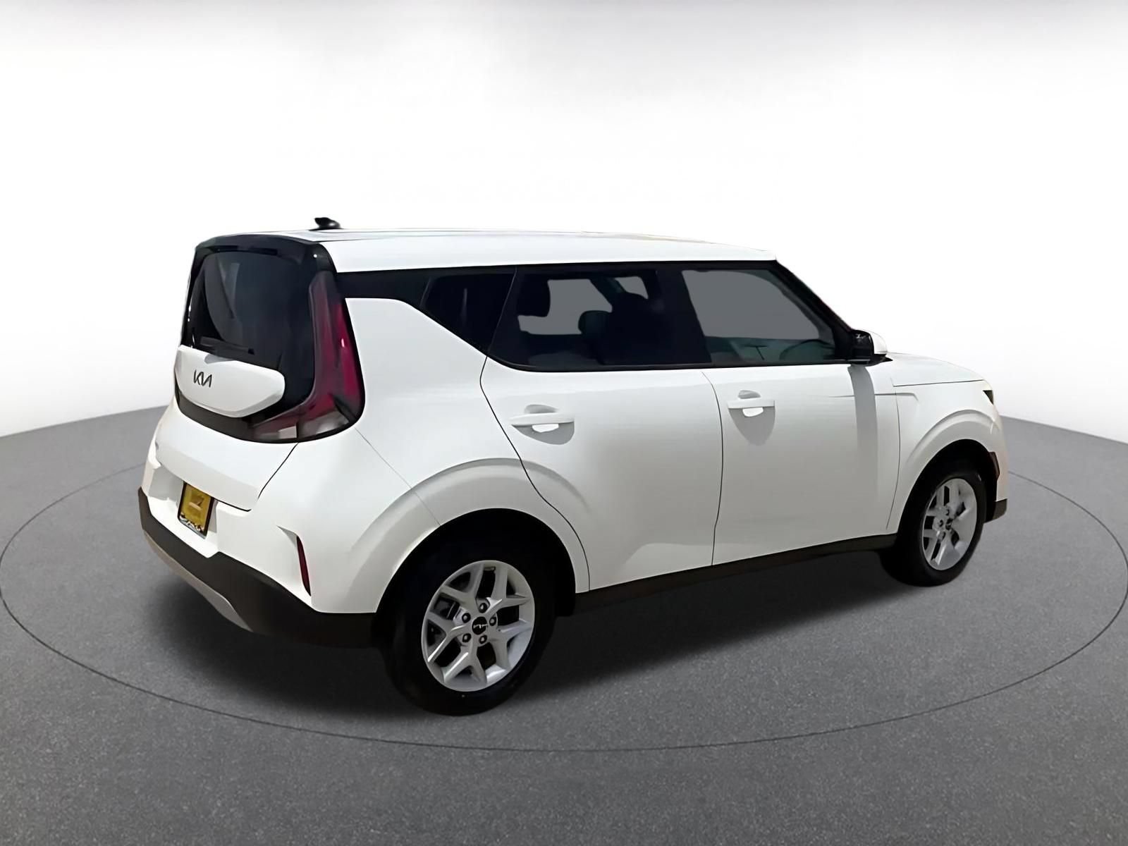 Used 2025 Kia Soul LX w/ LX Technology Package FWD image 15