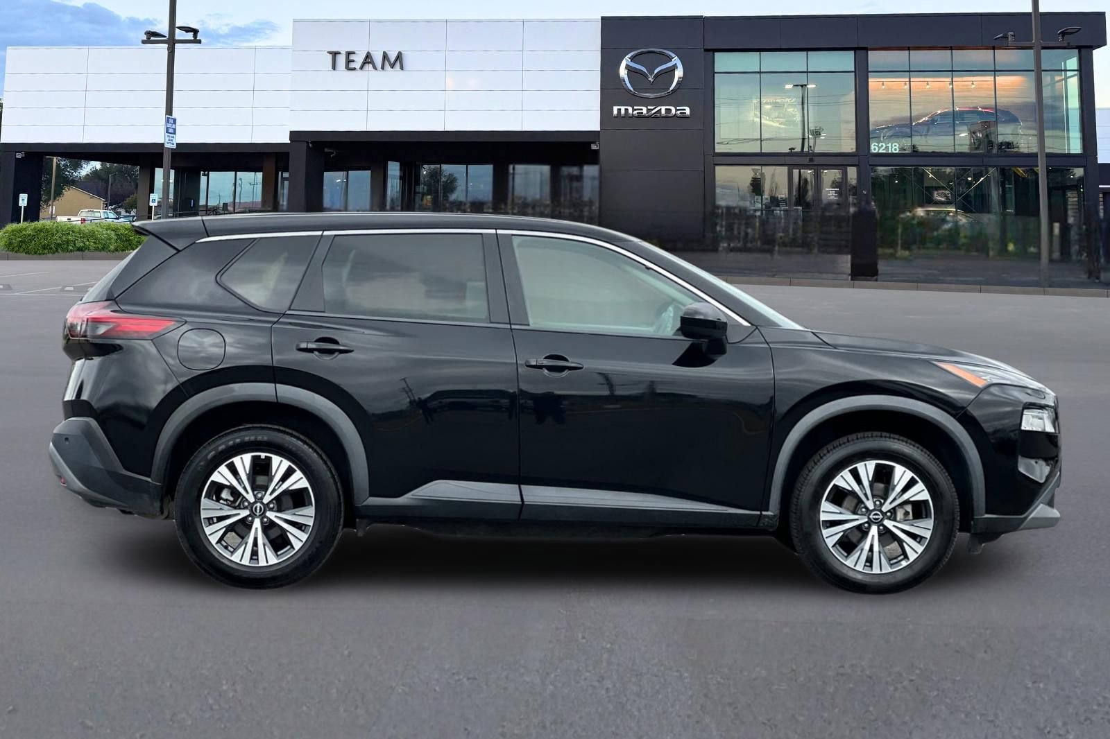 Used 2023 Nissan Rogue SV AWD/4WD image 3