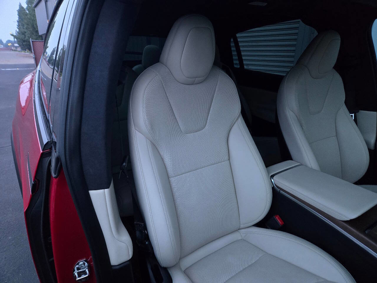 Used 2022 Tesla Model X image 30