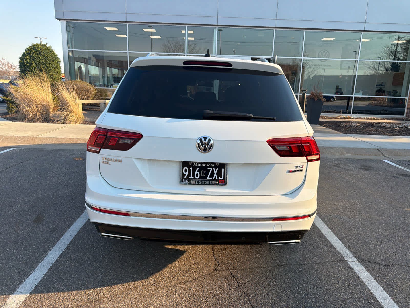 Used 2018 Volkswagen Tiguan SEL AWD/4WD image 5