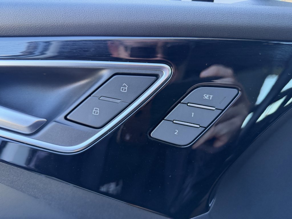 Used 2024 Audi Q4 e-tron Premium w/ Convenience Package image 28