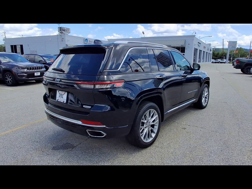 Used 2023 Jeep Grand Cherokee Summit AWD/4WD image 8