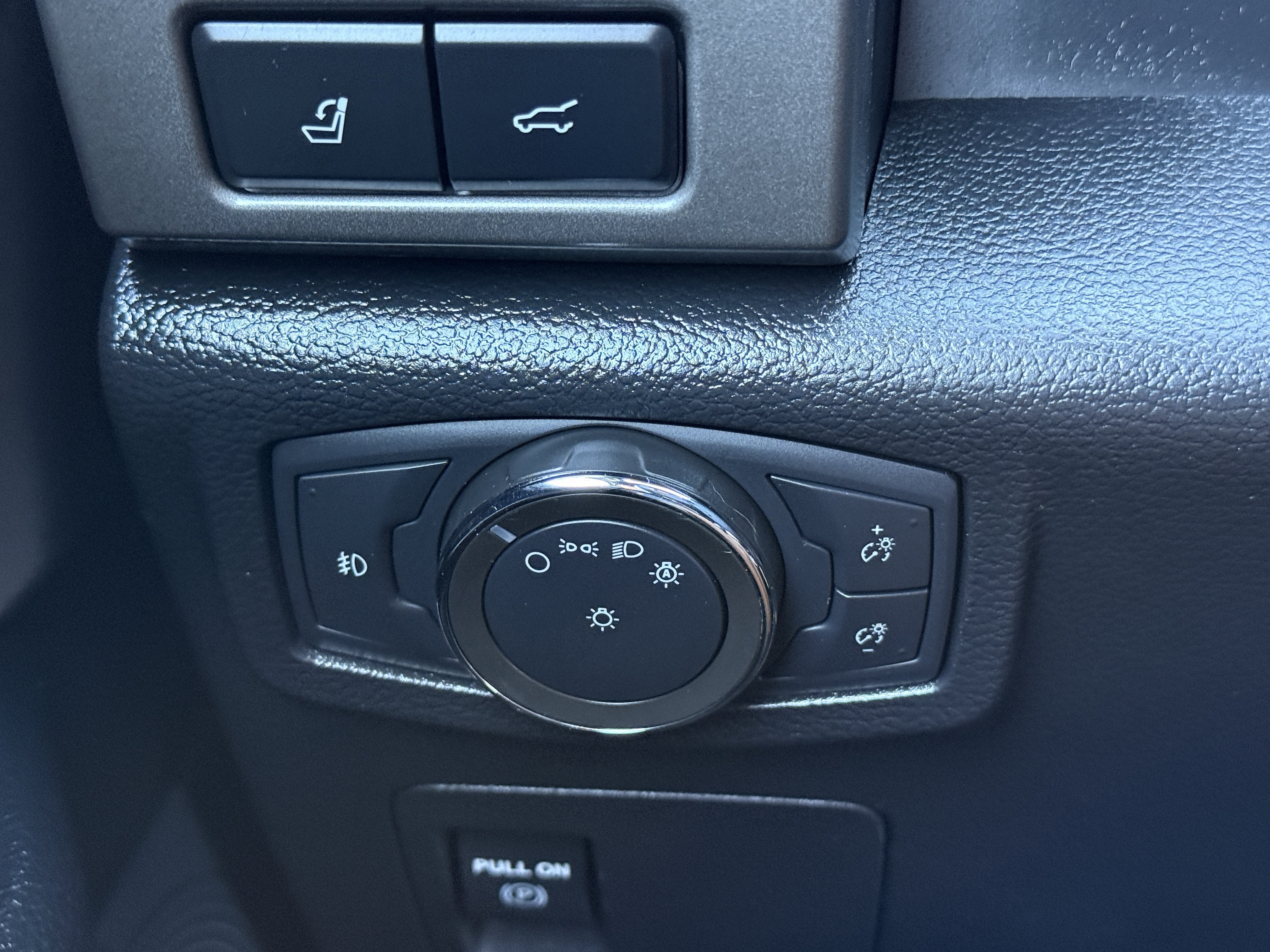 Used 2020 Ford Expedition XLT w/ Equipment Group 202A AWD/4WD image 23
