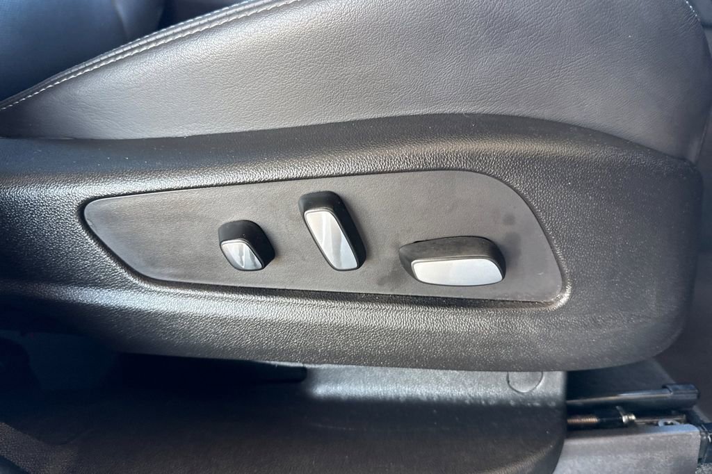 Used 2025 Cadillac XT6 Premium Luxury image 30